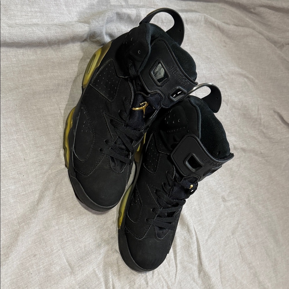 Jordan 6 - black and gold